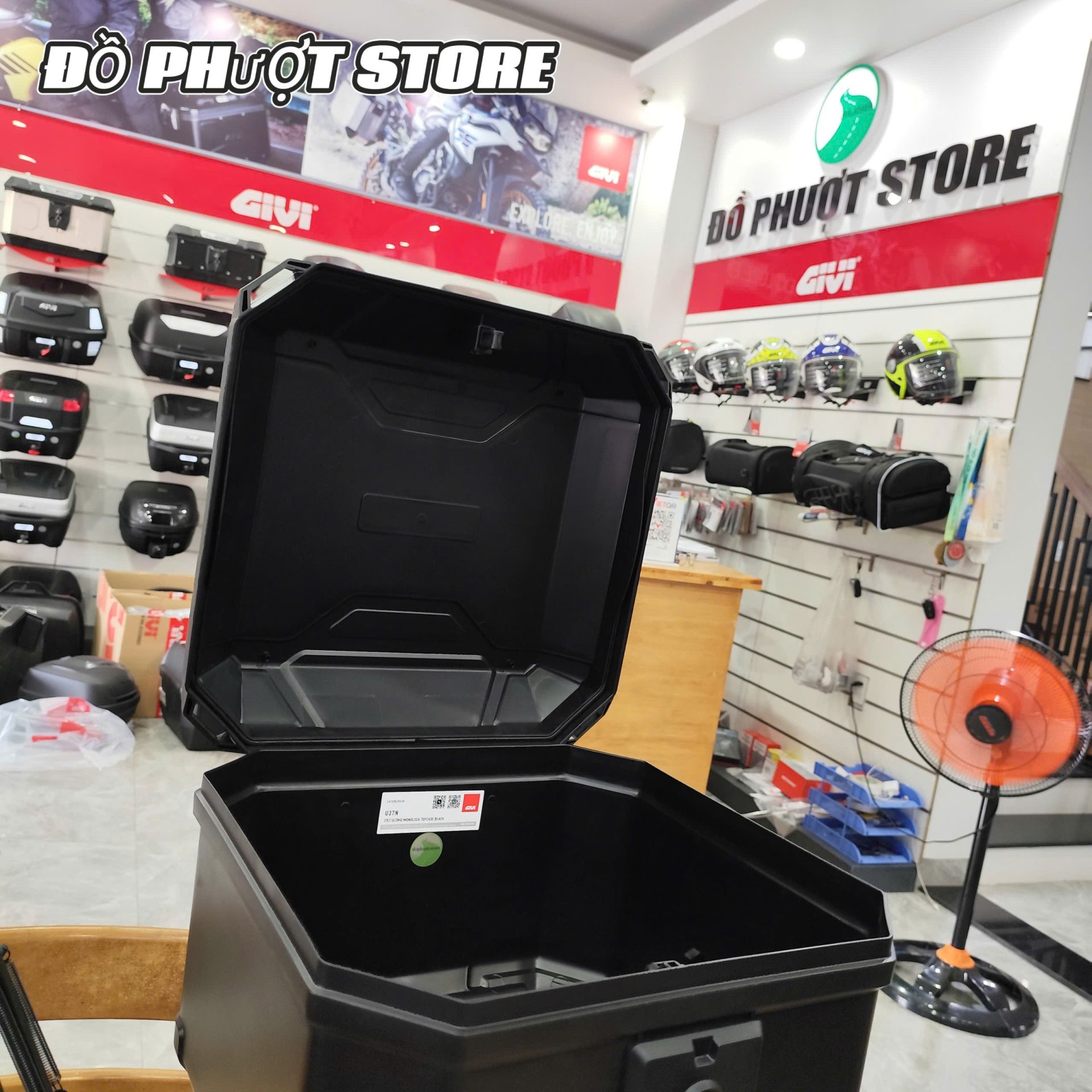 Thùng Givi U37N dung tích 37 lít.