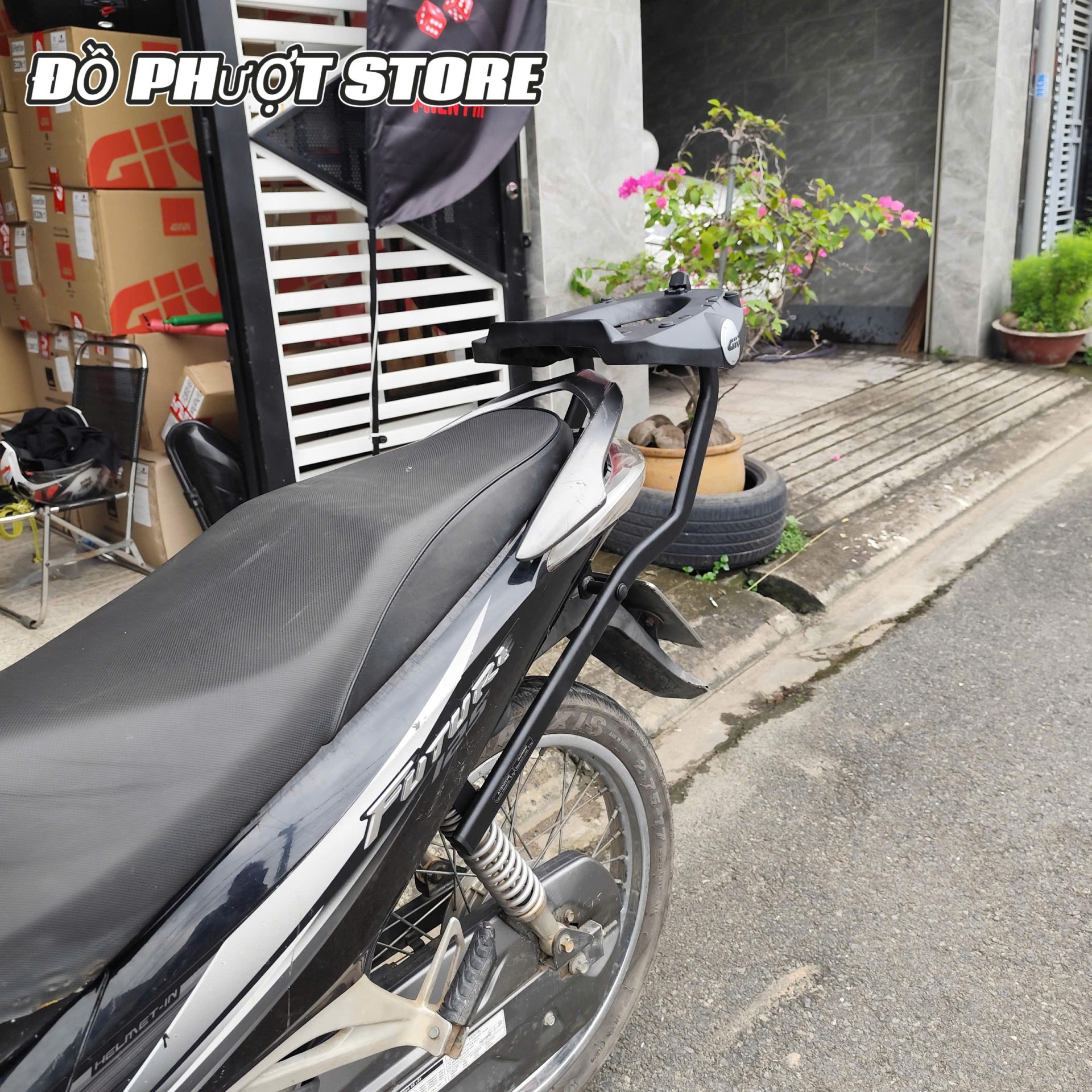 Baga Givi HRV gắn cho xe Future 125 cực kì chắc chắn, chịu lực, chịu tải cực tốt.