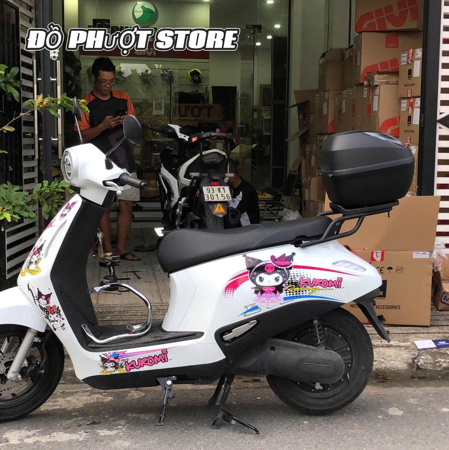 Evo Grand đã lắp đặt hoàn thiện Baga M-biker và Thùng Givi E250N2M tại shop